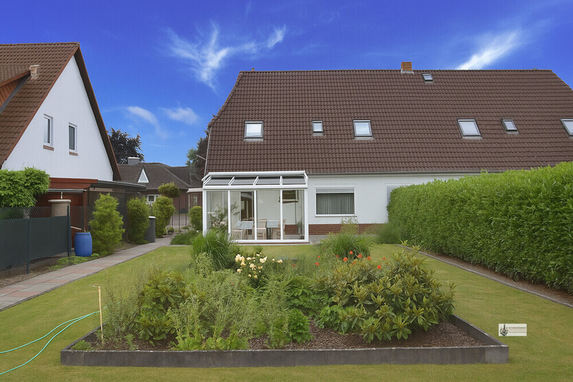 Großes modernisiertes EFH + EBK + Wintergarten + 3 Bäder mit 2 Stellplätzen vor dem Haus