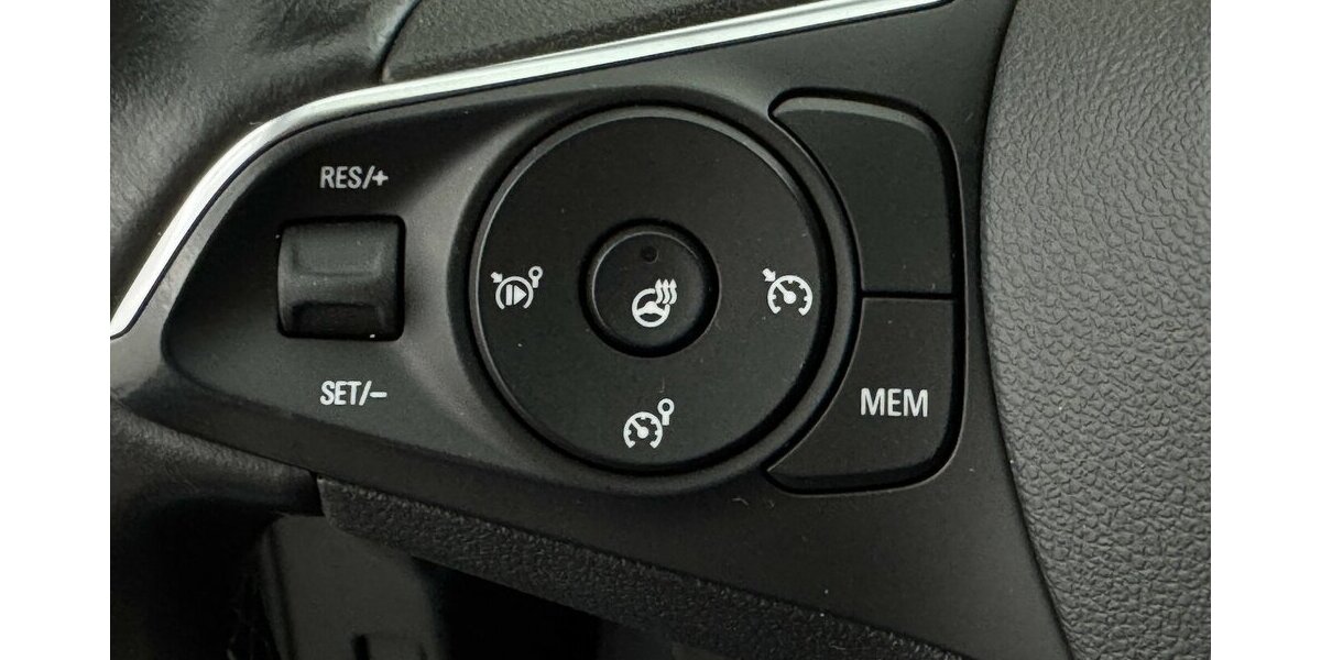 Opel Grandland 1.2 Turbo Innovation Navi Winterpaket 65.200 km 11.999 &euro; Lich 35423