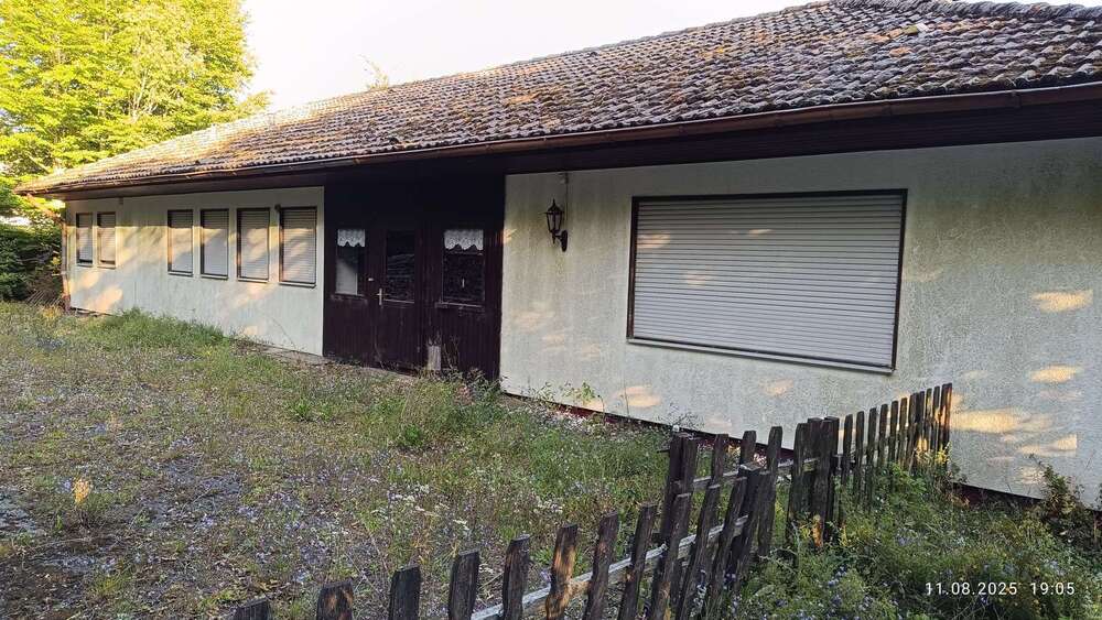 Einfamilienhaus Winterberg - 8 Zimmer, 330 m&sup2;, 190.000&euro; | Angebot:24817478