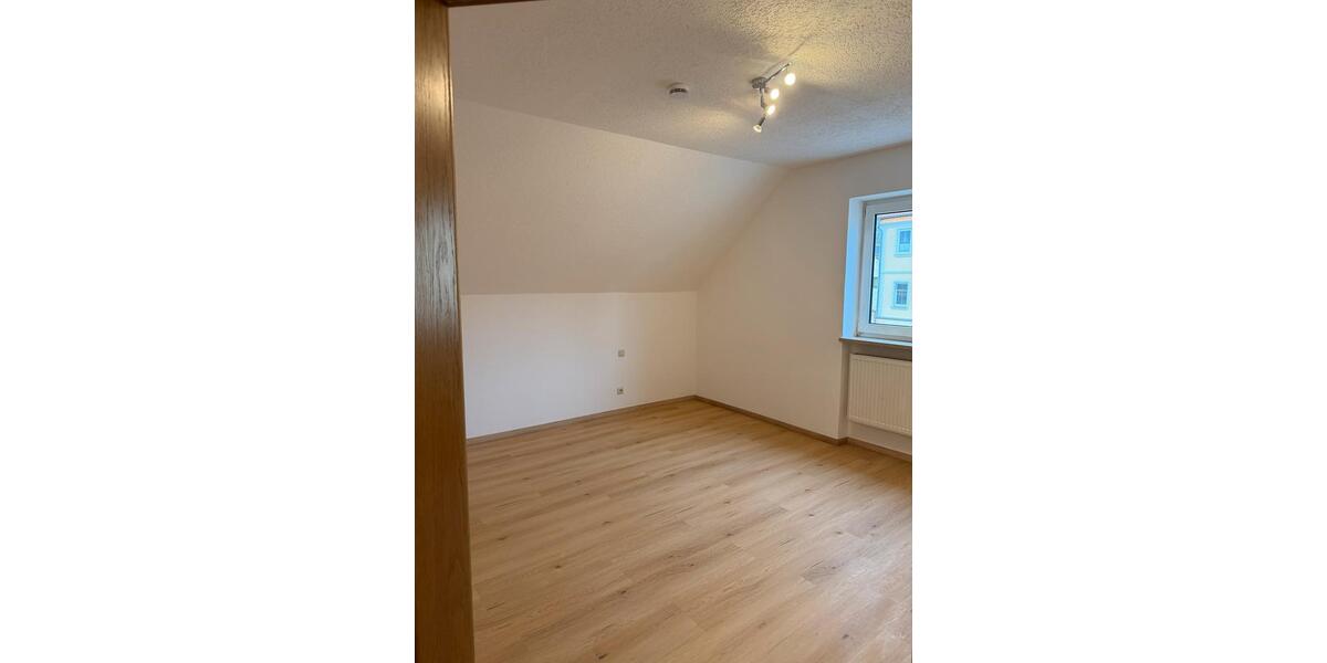 Dachgeschoßwohnung Wertingen - 3 Zimmer, 100 m&sup2;, 925&euro; | Angebot:25238391