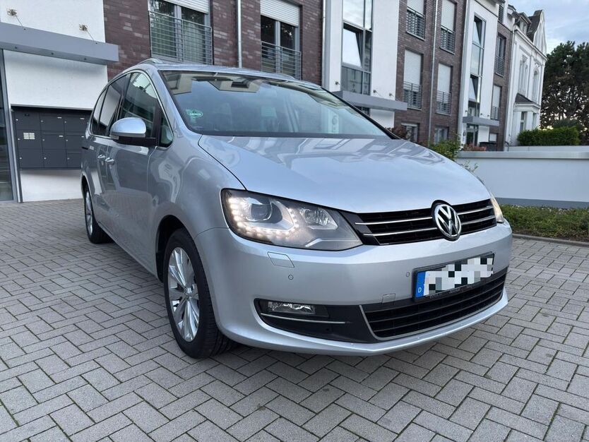 VW Sharan 233.181 km 10.849 € Köln 50933