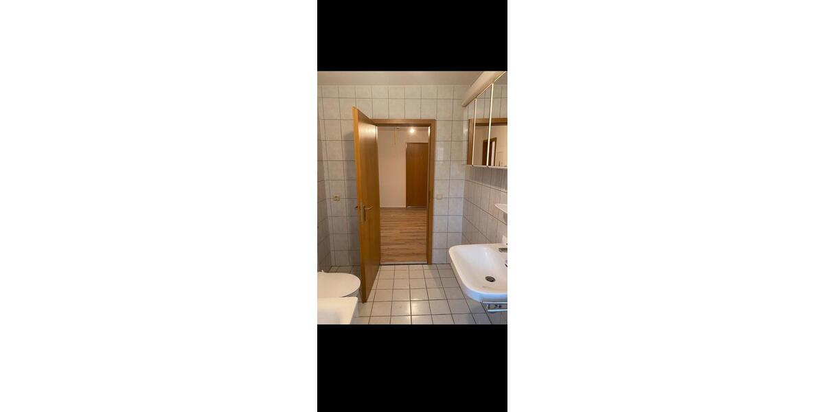 Dachgeschoßwohnung Römhild - 3 Zimmer, 67 m&sup2;, 450&euro; | Angebot:25972175