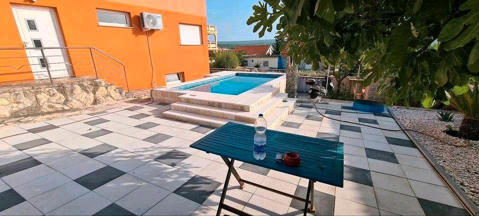 Einfamilienhaus Althengstett - 7 Zimmer, 220 m&sup2;, 399.000&euro; | Angebot:26835611