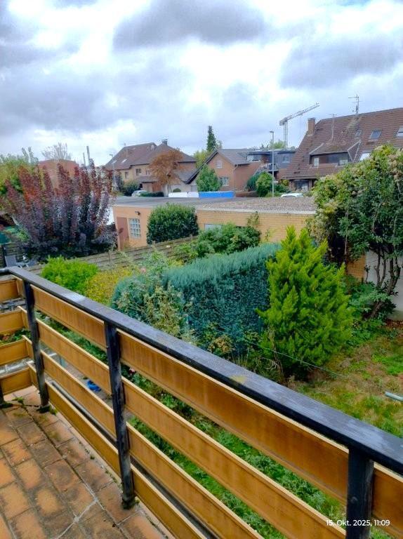 Gute Gelegneheit Großzügig geschnittenes Reihenendhaus mit Balkon, schönem Garten und Garage 6 zimmer