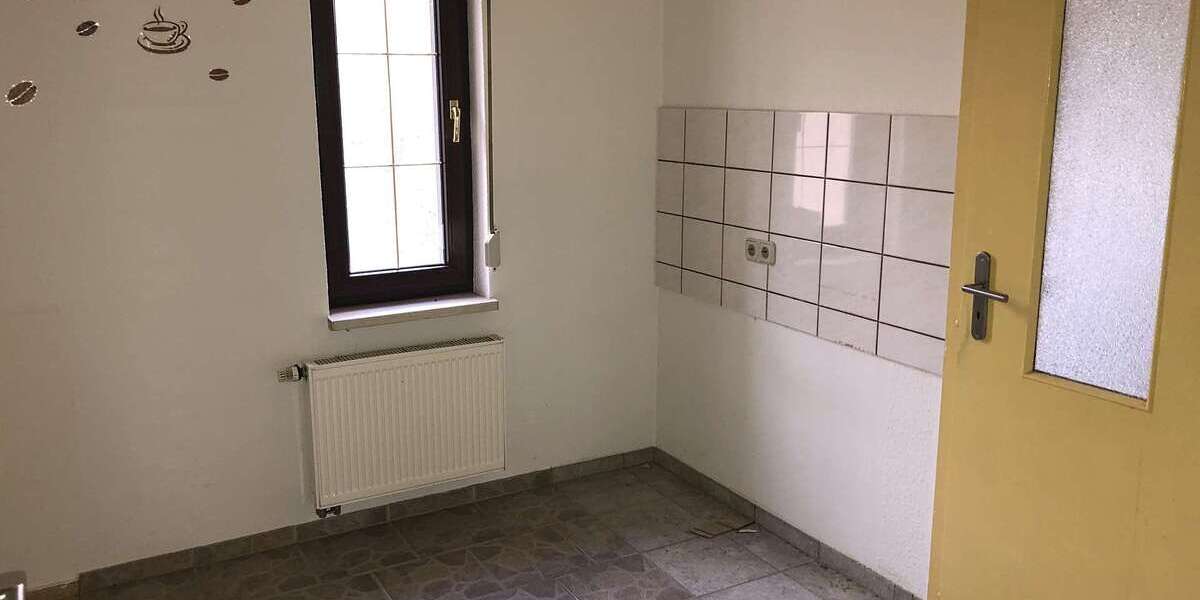 ++Doppelhaushälfte mit Entwicklungspotential in Döllnitz++ 7 zimmer