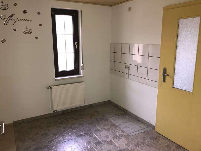 ++Doppelhaushälfte mit Entwicklungspotential in Döllnitz++ 7 zimmer