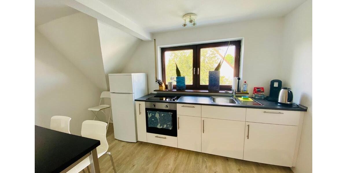 Neu-Ulm: Großes Zimmer mit Balkonzugang – für Frau in 3er WG 3 zimmer