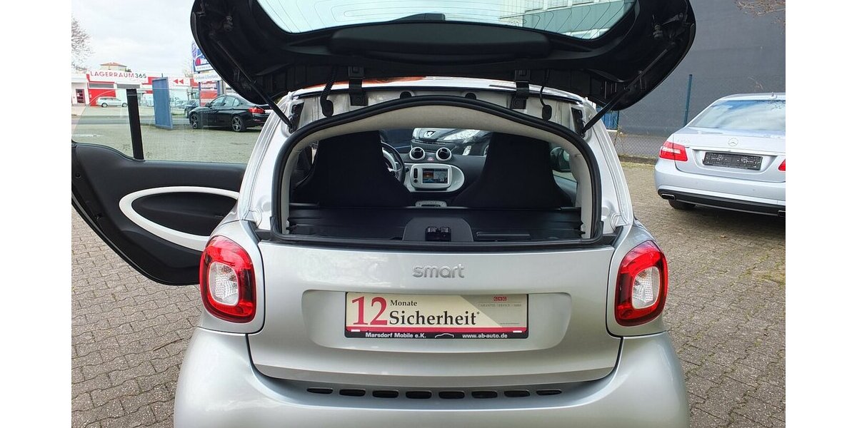 Smart ForTwo WM26:PASSION NAVI PANORAMA KLIMAAUTOMATIK S 96.799 km 7.908 &euro; Köln 50858