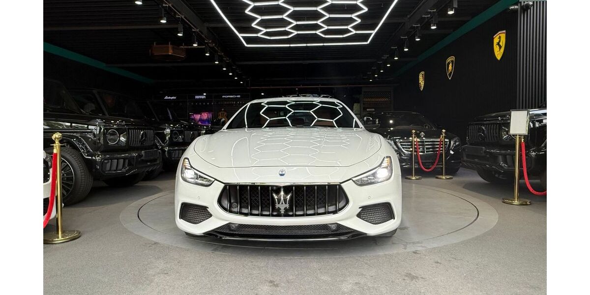 Maserati Ghibli 20.087 km 49.990 &euro; Berlin 12277