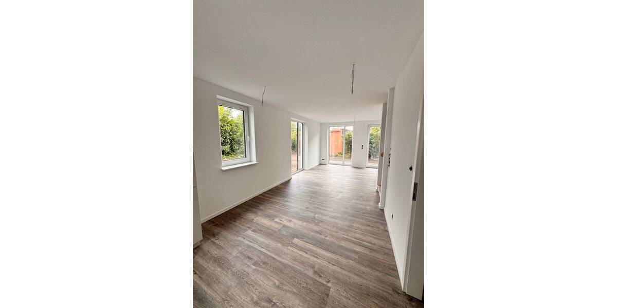 Reihenmittelhaus Bad Segeberg - 5 Zimmer, 104 m&sup2;, 1.700&euro; | Angebot:25536128
