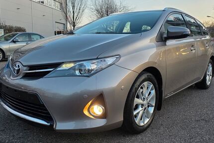Toyota Auris 37.128 km 10.800 &euro; Fellbach 70736