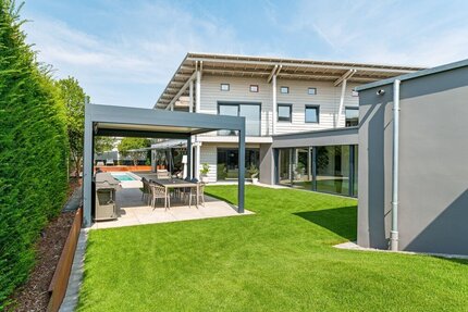 Exklusives Luxus Wohn-und Geschäftshaus mit Wellnessbereich und Aussenpool!