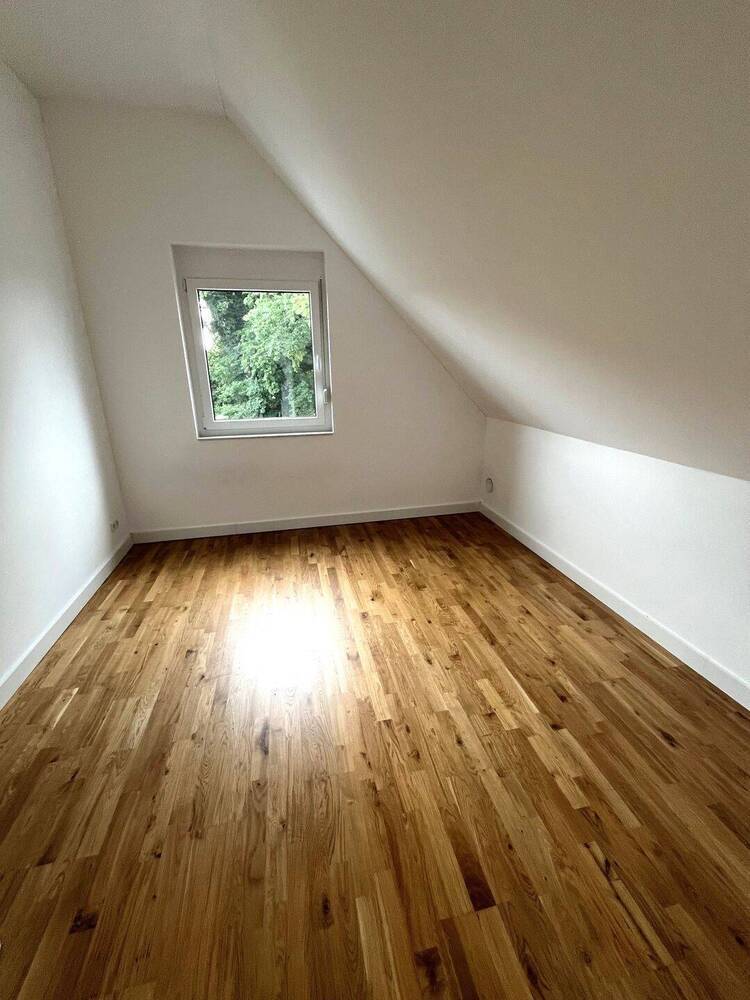 SCHICK und SUPER ZENRAL im ACHIMER BAUERNVIERTEL Hochwertige, schöne 3 Zimmer-Maisonette-Wohnung Baujahr 2022 mit großem Balkon und Garagenplatz