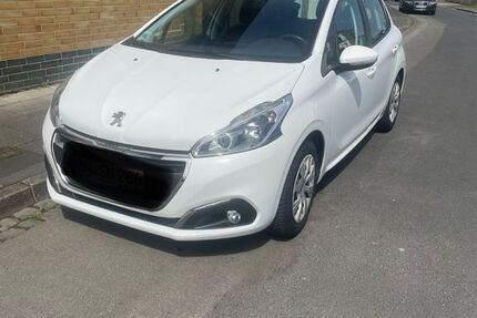 Peugeot 208 84.000 km 5.499 &euro; Bonn 53225