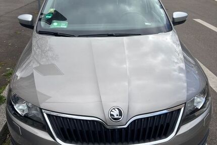 Skoda Rapid 77.053 km 10.000 &euro; Wiesbaden 65197