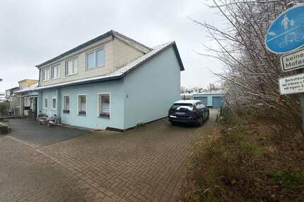 Teilrenoviertes Reihenendhaus mit Potenzial + 3 Garagen in Salzgitter-Thiede 8 zimmer