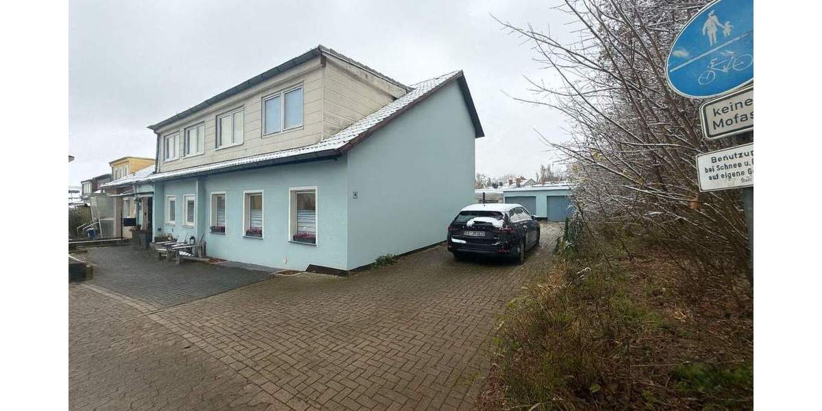 Teilrenoviertes Reihenendhaus mit Potenzial + 3 Garagen in Salzgitter-Thiede 8 zimmer