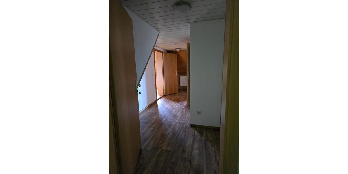 Dachgeschoßwohnung Weißenfels - 2.5 Zimmer, 67 m&sup2;, 400&euro; | Angebot:26610327