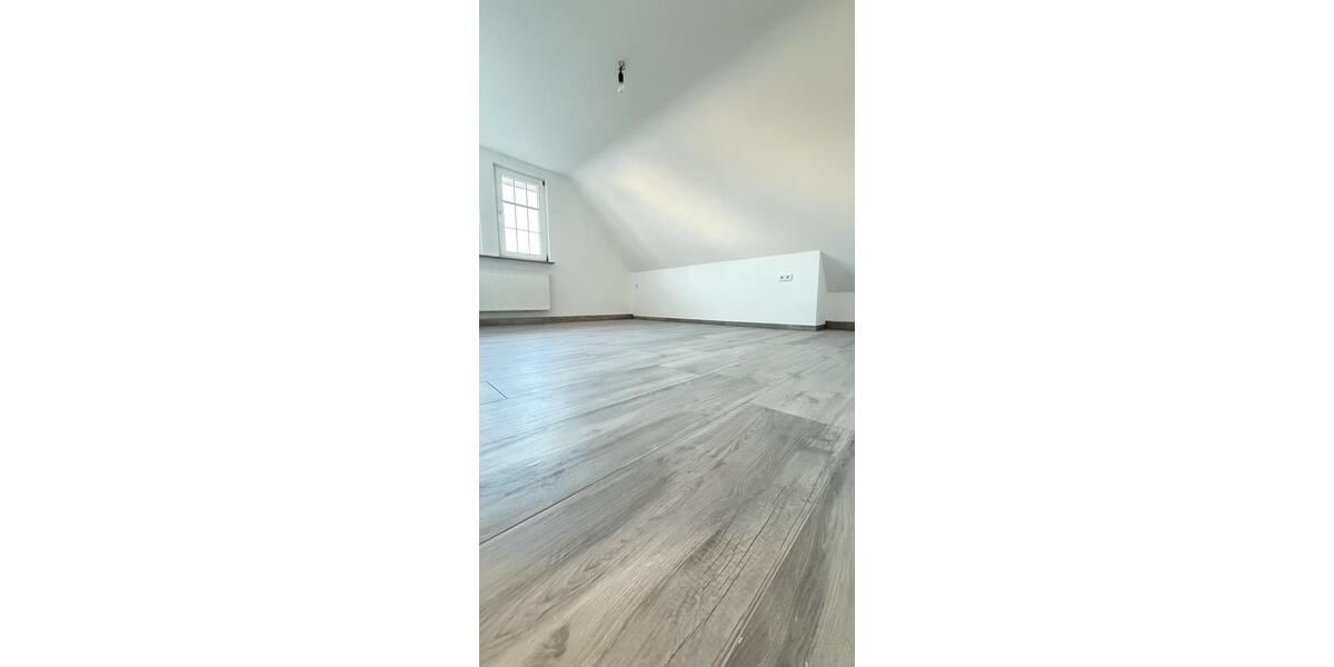 Dachgeschoßwohnung Baiersbronn - 4.5 Zimmer, 90 m&sup2;, 1.350&euro; | Angebot:25422662