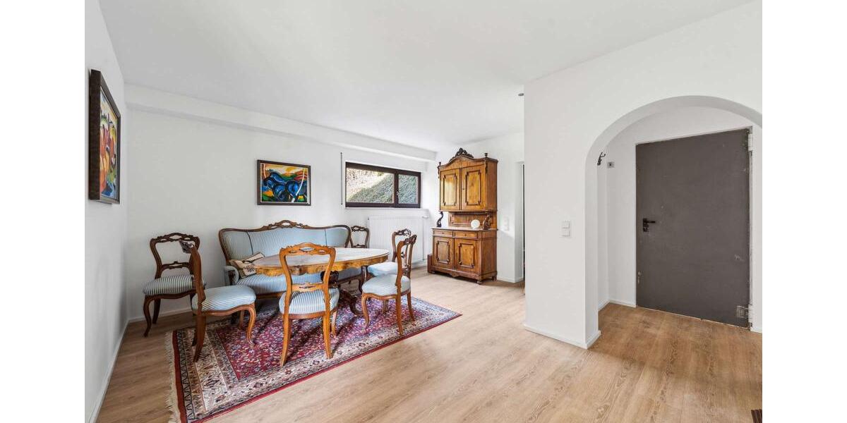 Einfamilienhaus Würzburg Dürrbachau - 8 Zimmer, 208 m&sup2;, 2.700&euro; | Angebot:26185050