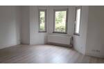 Zum Verkauf bieten wir an: ein großes Wohnhaus (Altbau) mit 3 Wohnungen und 2 Garagen in stadtnaher Wohnlage