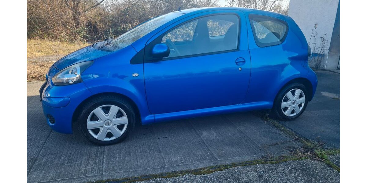 Toyota Aygo (X) 82.600 km 2.600 &euro; Dessau-Roßlau 06842