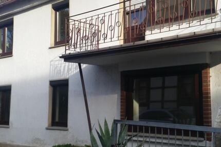 Haus Aerzen - 10 Zimmer, 220 m&sup2;, 1.100&euro; | Angebot:24692586