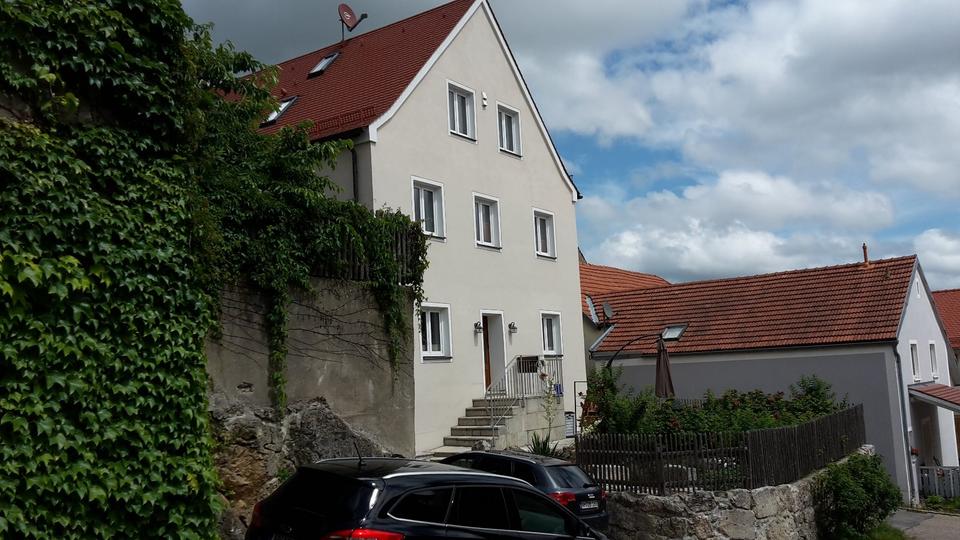 Helle, moderne Dachgeschosswohnung in Lupburg 2 zimmer