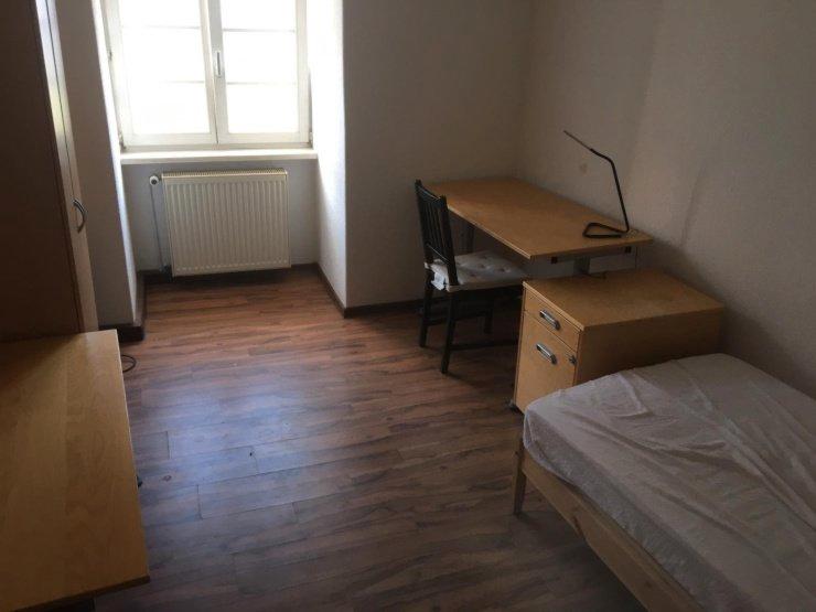 Etagenwohnung Rostock - 9 Zimmer, 20 m&sup2;, 300&euro; | Angebot:26633140