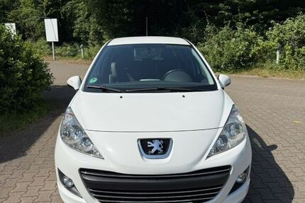 Peugeot 207 101.000 km 3.700 &euro; Duisburg 47166