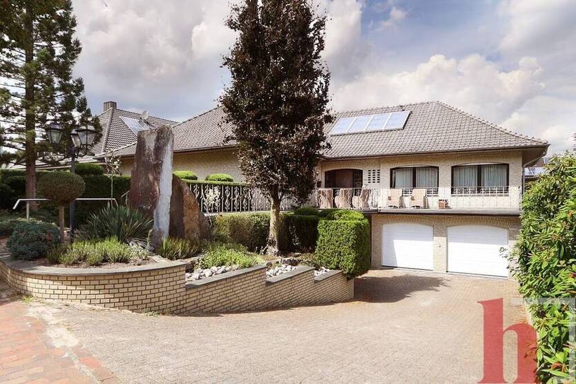 Freistehendes, großes Zweifamilienhaus in Kroge