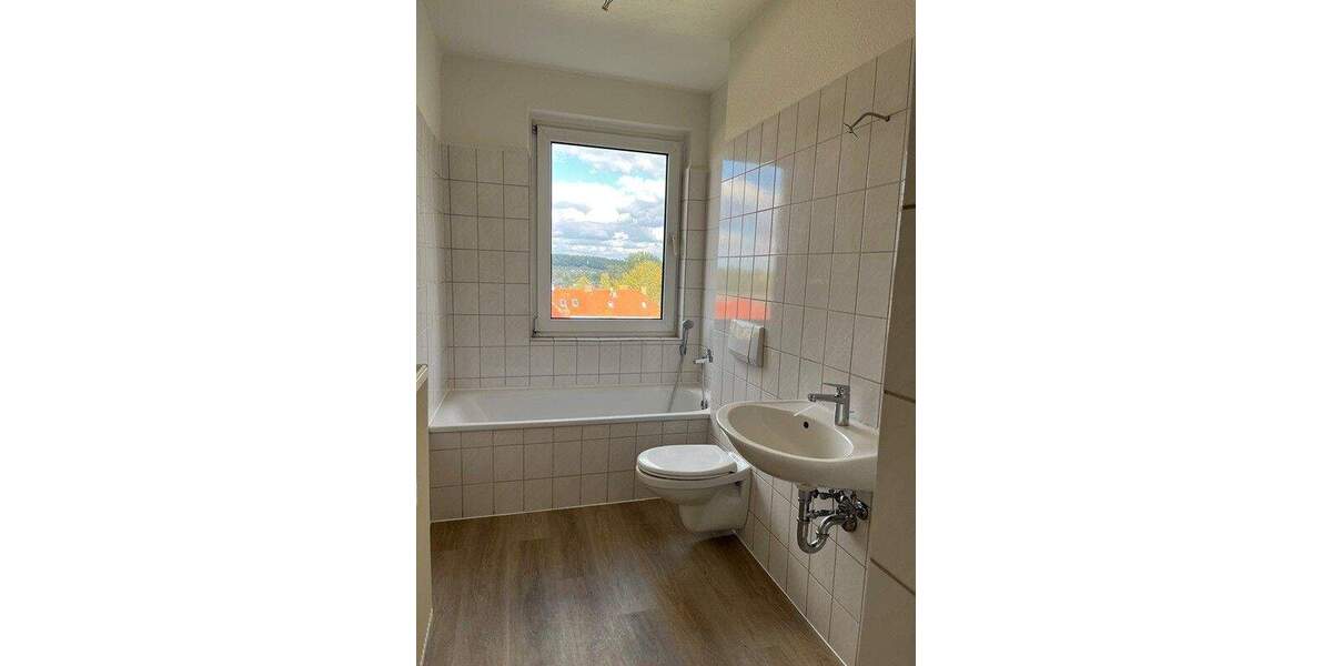 Lichtdurchflutete Dachgeschosswohnung mit Heidensee-Blick und neuer Einbauküche in 19055 Schwerin 3 zimmer