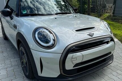 Mini Cooper SE 1.499 km 47.950 &euro; Grasberg 28879