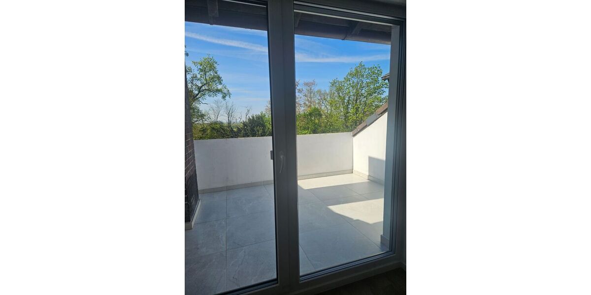 Großzügige, frisch sanierte 2-Zimmer-Wohnung mit Loggia und Blick ins Grüne - 2- Maintal | Angebot:26633749