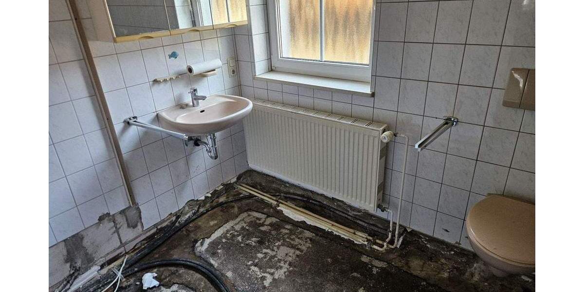 Einfamilienhaus Heustreu - 7 Zimmer, 115 m&sup2;, 89.000&euro; | Angebot:25909354