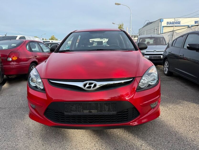 i30