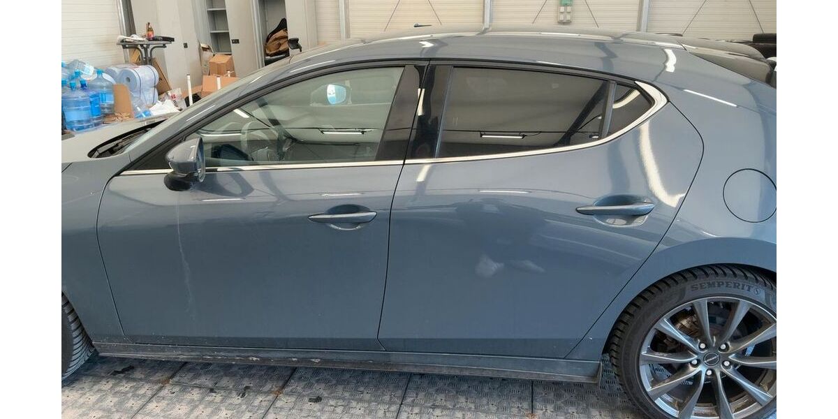 Mazda 3 117.950 km 17.999 &euro; Regensburg 93051