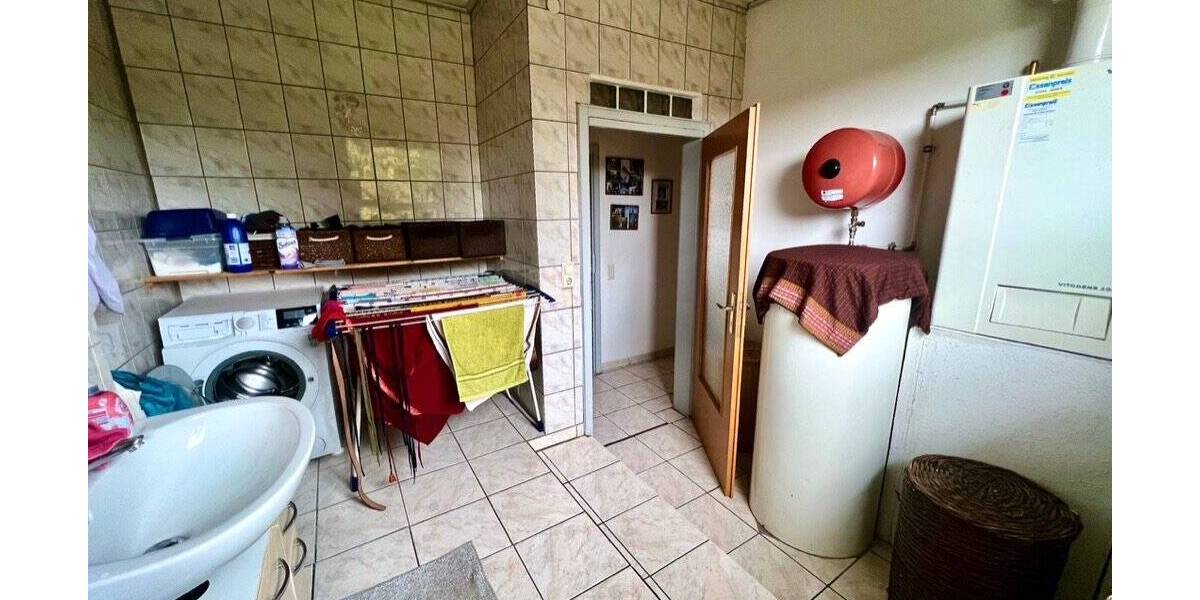 Mehrfamilienhaus, Wohnhaus Kraichtal Landshausen - 7 Zimmer, 280 m&sup2;, 390.000&euro; | Angebot:25745450