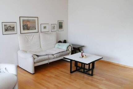 Gepflegte 3,5-Zimmer-Wohnung in Esslingen-Sulzgrieß mit TG-Stellplatz und Südbalkon 3 zimmer