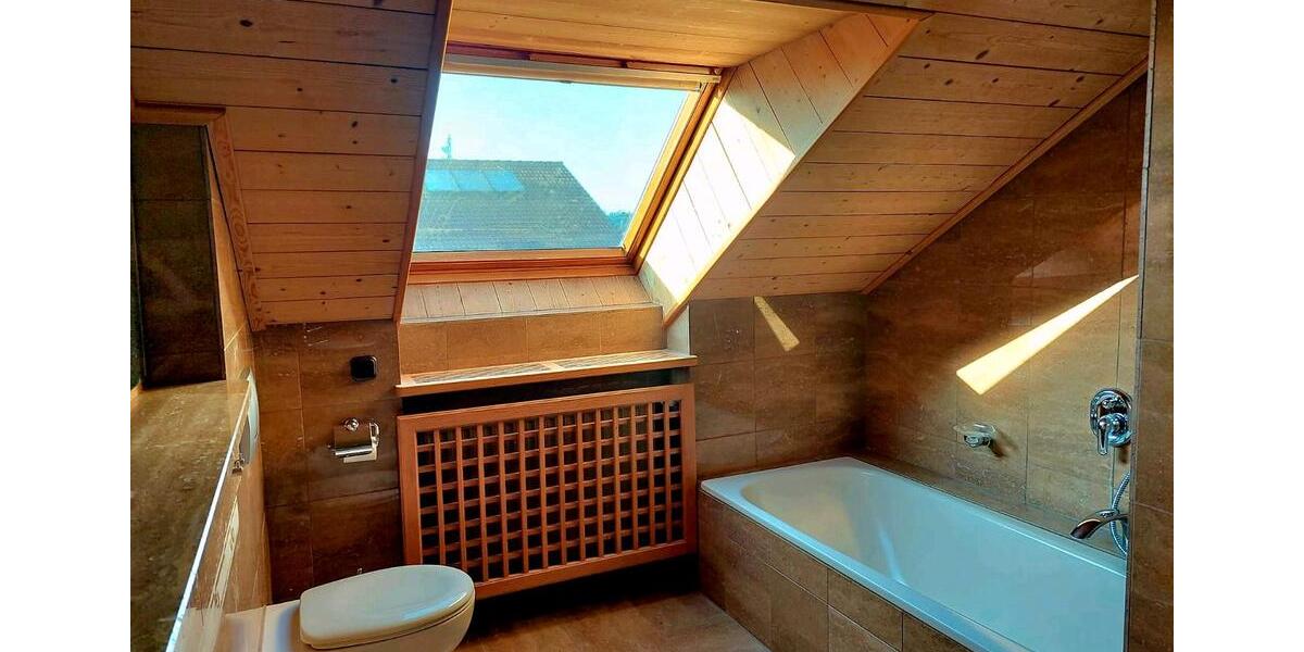 Helle 4 Zimmer Dachgeschosswohnung mit Balkon *befristet* zimmer