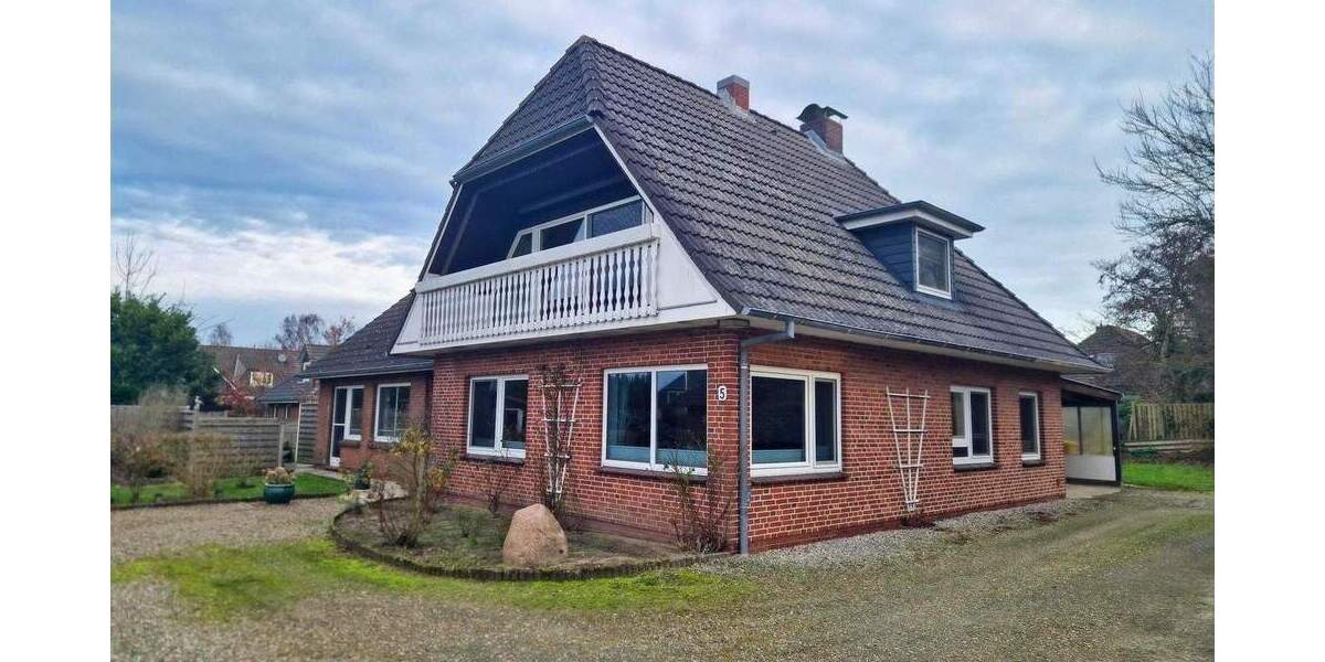 Großzügiges Einfamilienhaus mit separater Einliegerwohnung und reizvollem Ausblick in Richtung Meer 7 zimmer