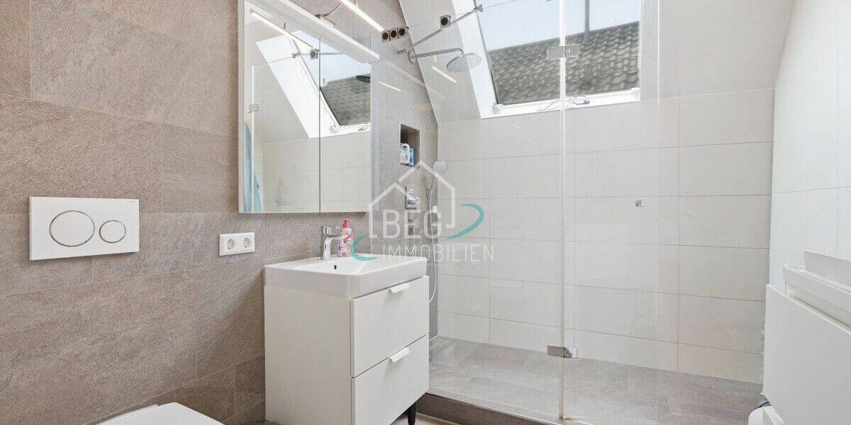 Mehrfamilienhaus, Wohnhaus Stuttgart / Sillenbuch Sillenbuch - 6 Zimmer, 161 m&sup2;, 689.000&euro; | Angebot:26833944