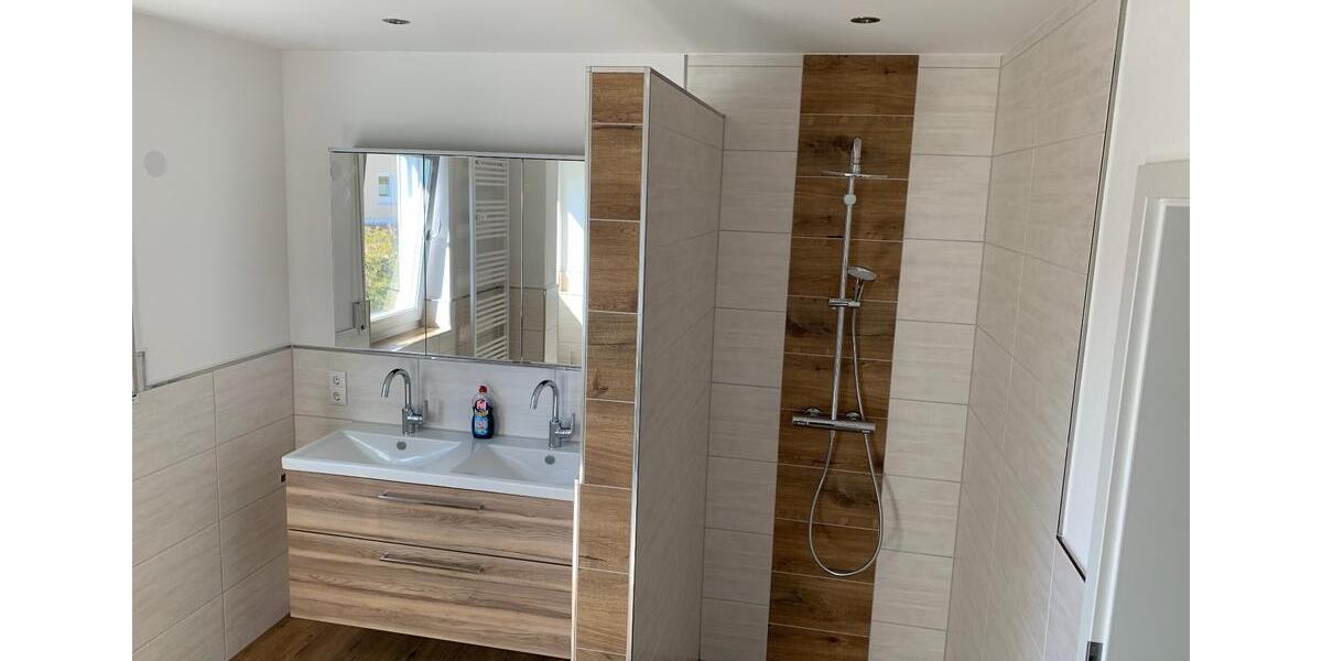 Moderne schöne Wohnung mit 5 Zimmern und Südbalkon Schwarzenfeld 5 zimmer