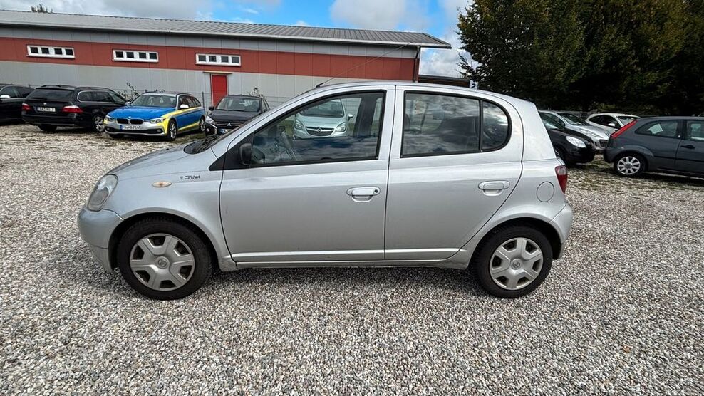 Toyota Yaris 259.200 km 1.390 € Kirchham 94148