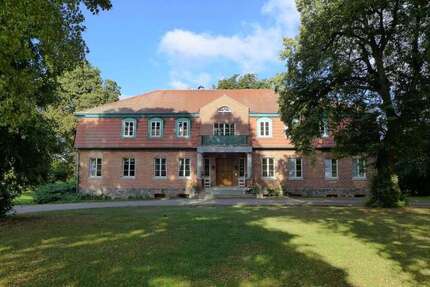 Wohnung zum Mieten in Penzlin 847 € 112.9 m² 3 zimmer