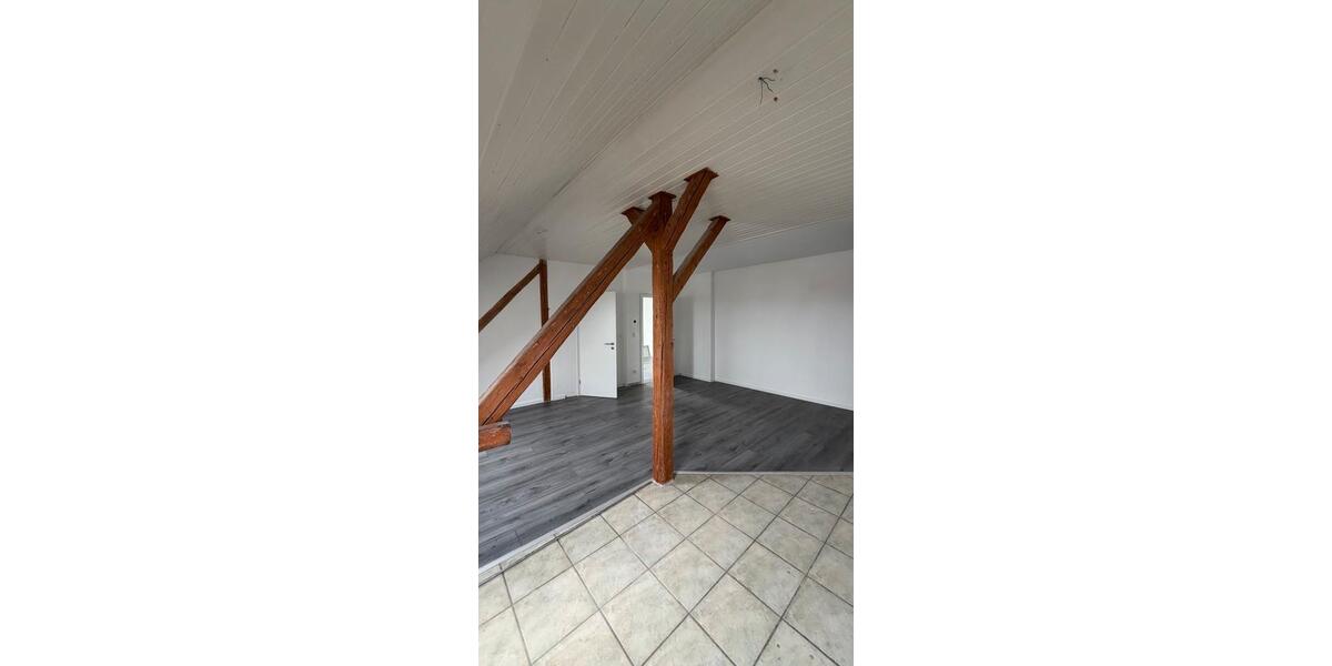Dachgeschoßwohnung Riesa - 3 Zimmer, 70 m&sup2;, 480&euro; | Angebot:26657642