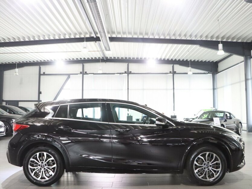 Q30 1.6 PREMIUM / PANORAMA / LED / NAVI+360°