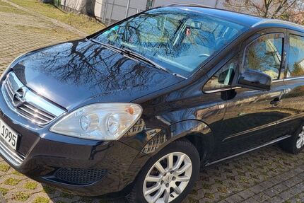 Opel Zafira 157.000 km 4.450 &euro; Borna 04552