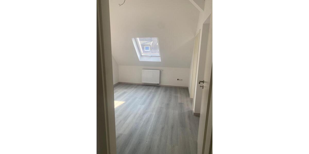 Dachgeschoßwohnung Ennepetal - 6 Zimmer, 130 m&sup2;, 1.200&euro; | Angebot:26409019