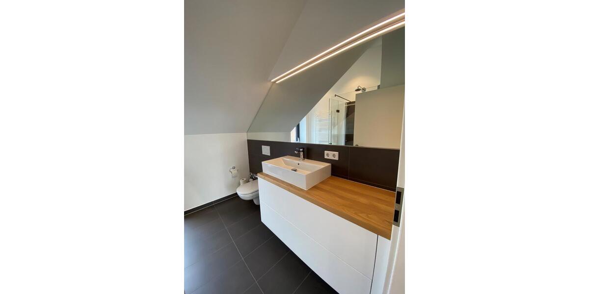 gehobene teílmöblierte 1,5 Zimmer Wohnung Dachgeschoss mit Lift 2 zimmer